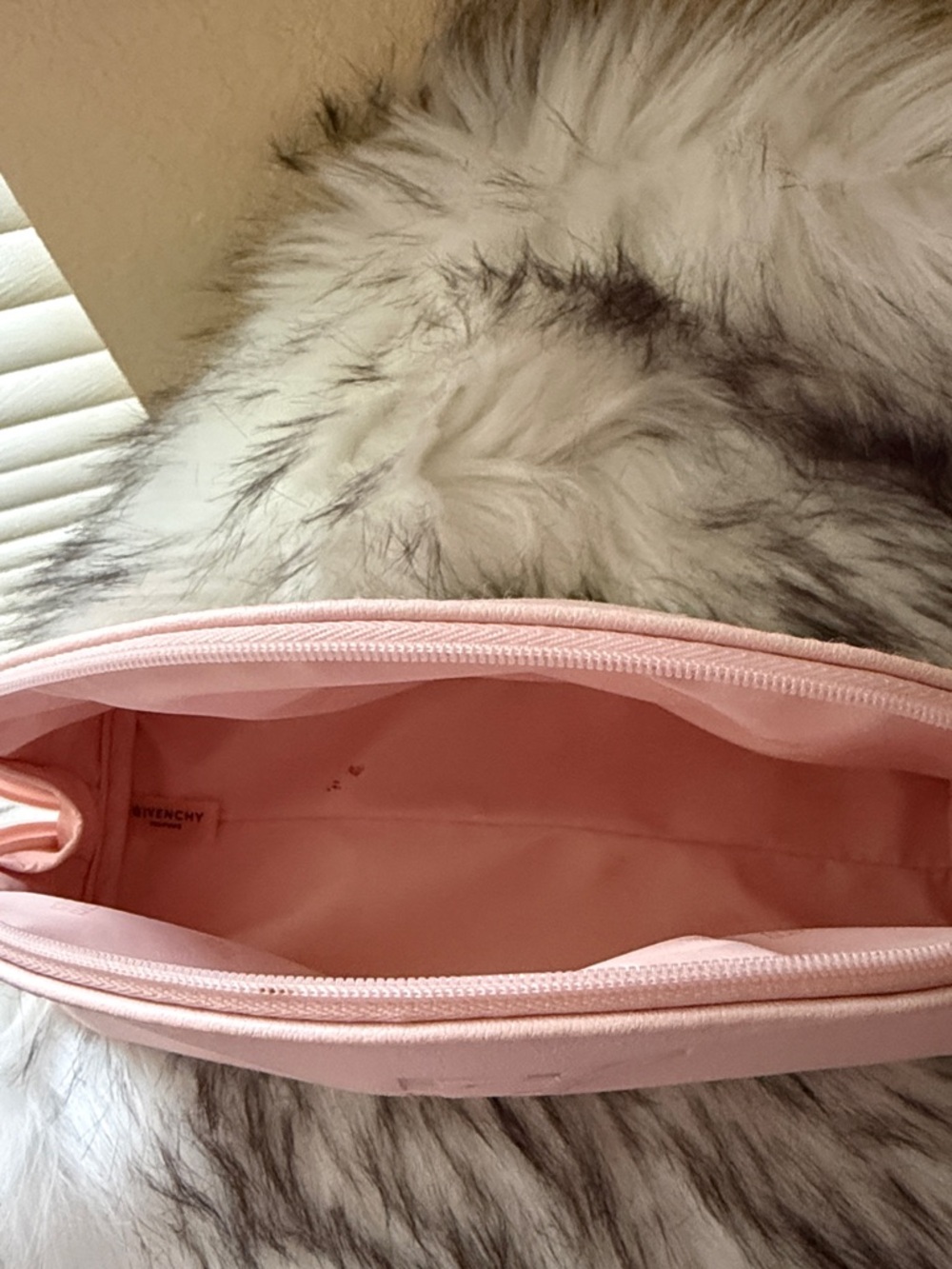Givenchy parfums cosmetic pink bag - Picture 4 of 9